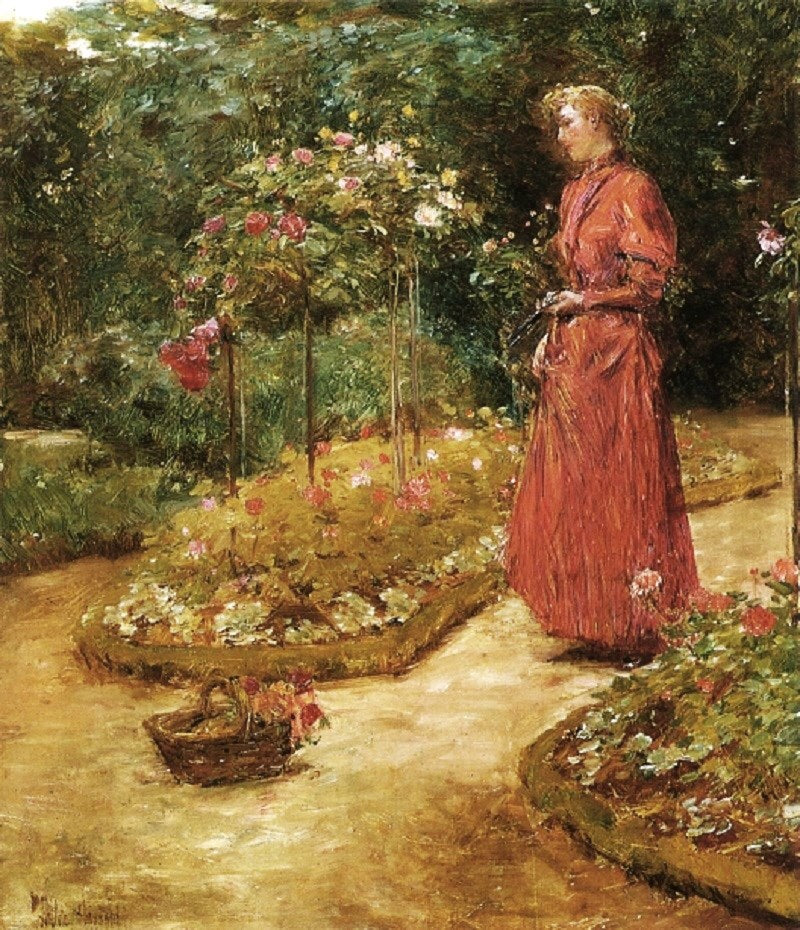 Femme coupant des roses dans un jardin de Childe Hassam