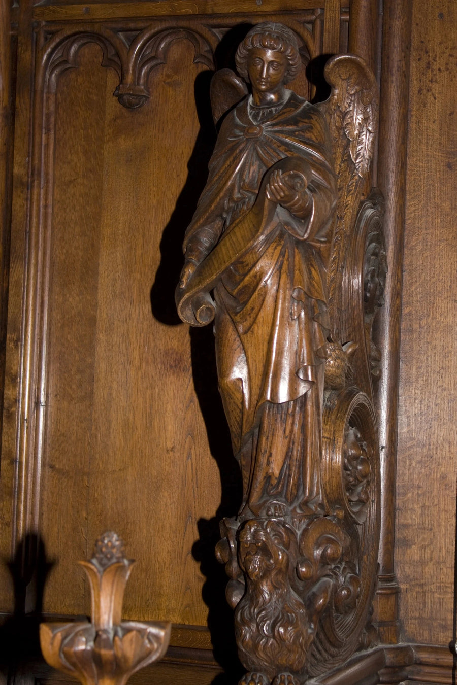 Engel som holder et fane - Raphael Sanzio
