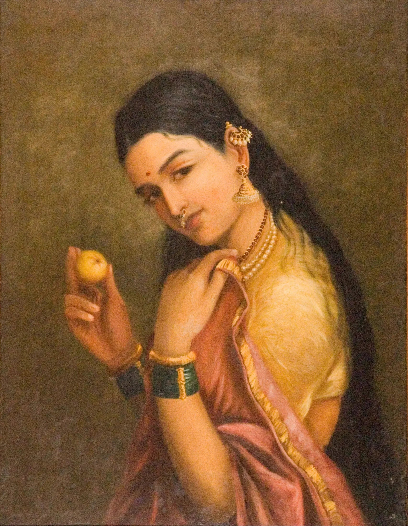 Femme tenant un fruit - Ravi Varmâ image 1 reproduction artisanale de tableau